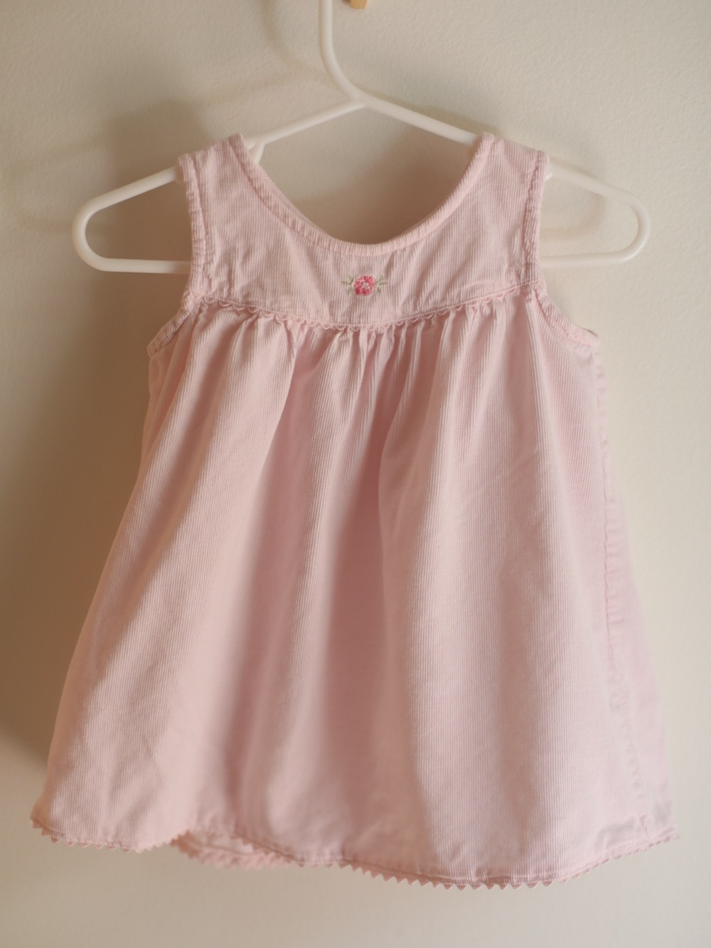 Chaps Pink Sleeveless Tank Top with Embroidered Detail